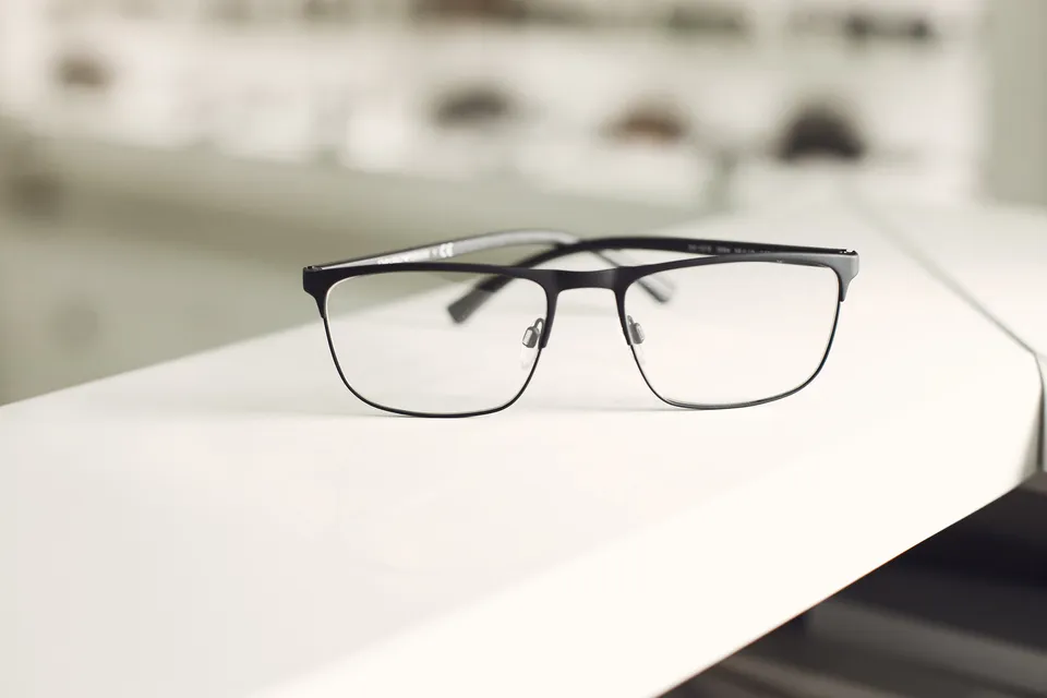 ਔਨਲਾਈਨ ਸਟੋਰਾਂ ਵਾਸਤੇ ਇੱਕ ਪ੍ਰੋ ਫ਼ੋਟੋਗ੍ਰਾਫ਼ਰ ਵਰਗੀਆਂ ਫ਼ੋਟੋਗਰਾਫ਼ ਐਨਕਾਂ
